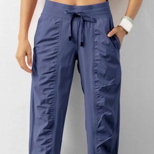 Jogger Studio Style Pleated Pant